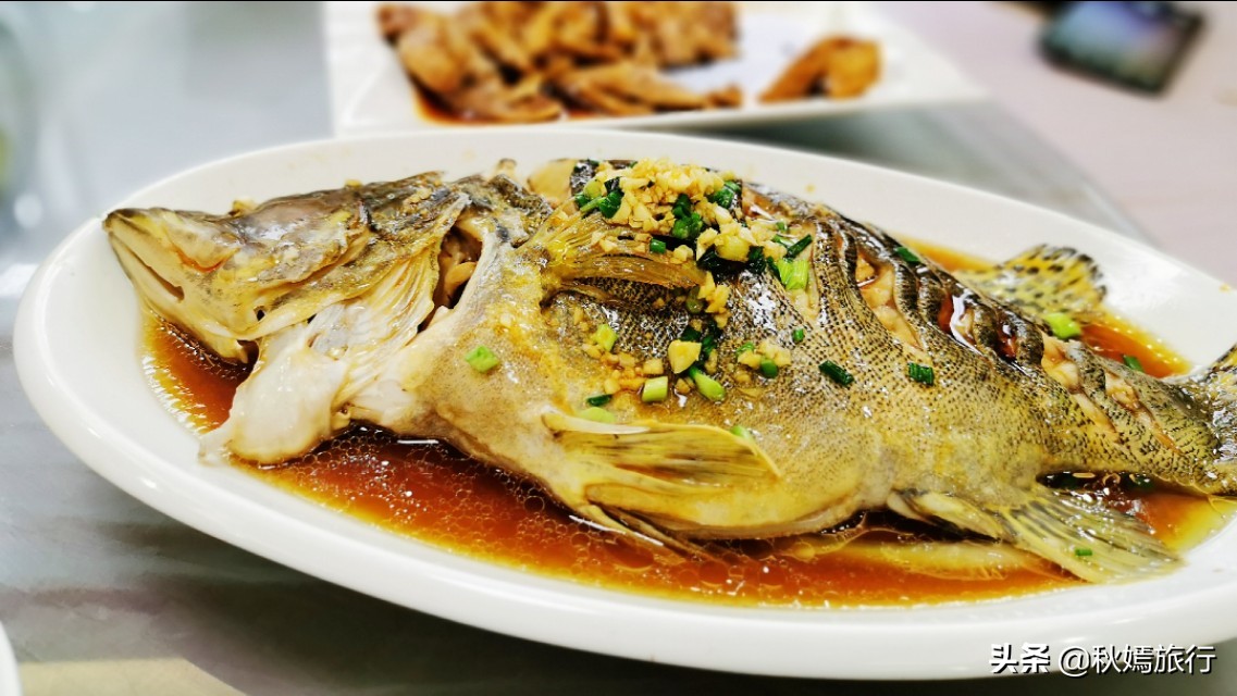 在常熟乡镇饭馆聚餐,12人20多道菜,菜肴酒水共1200元,值不值?