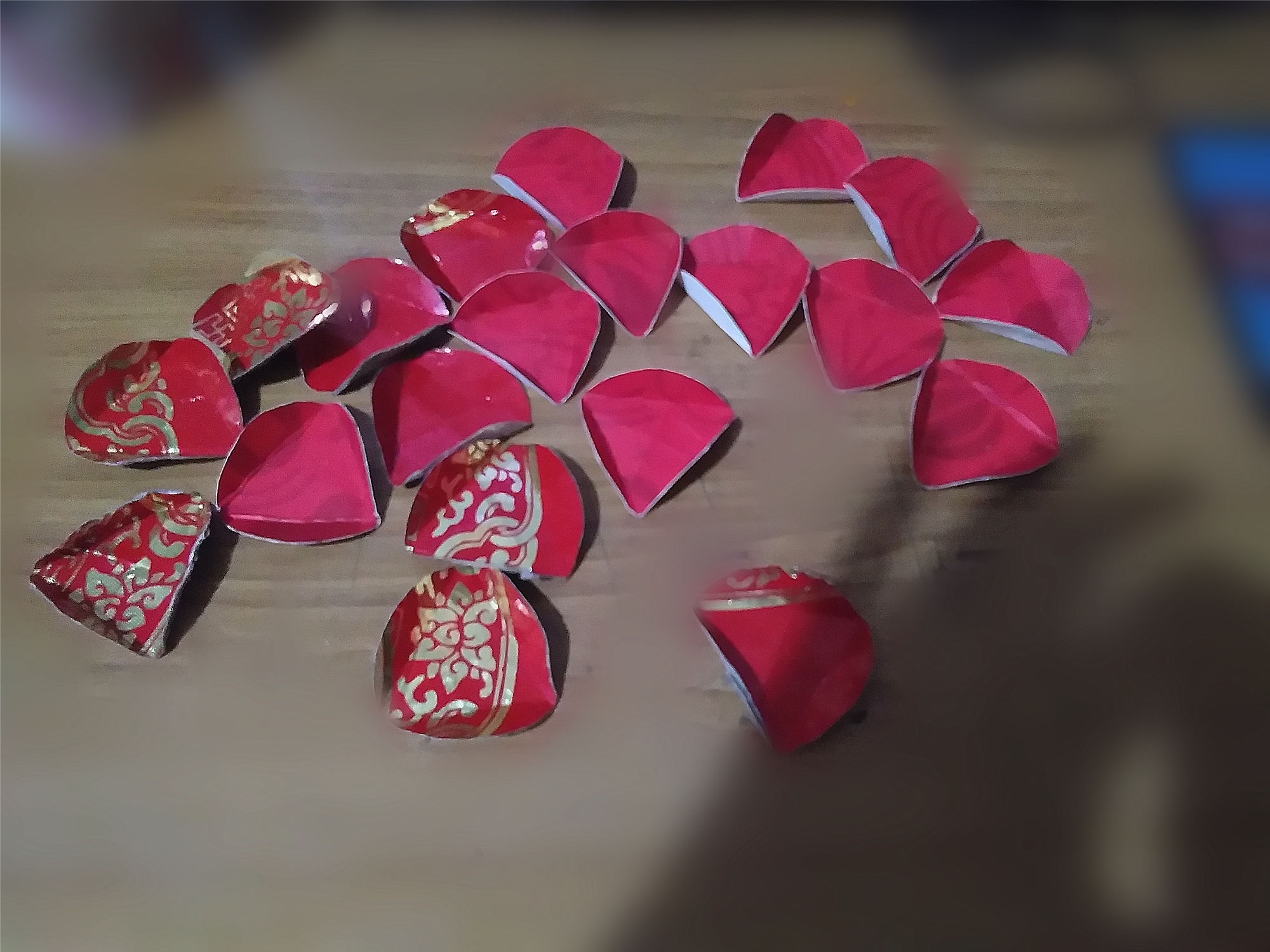 用挂历纸怎么做灯笼,手工制作简单漂亮灯笼挂历纸