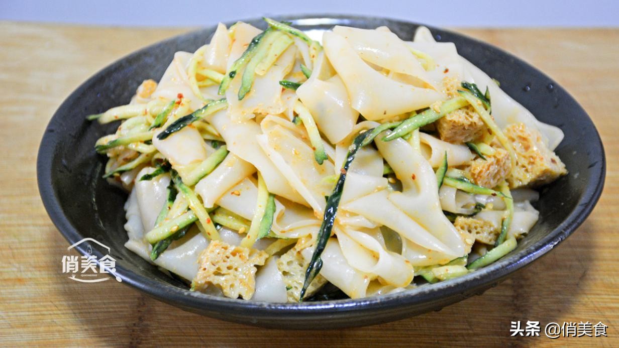 凉皮的正宗做法和配方视频,凉皮最详细的做法