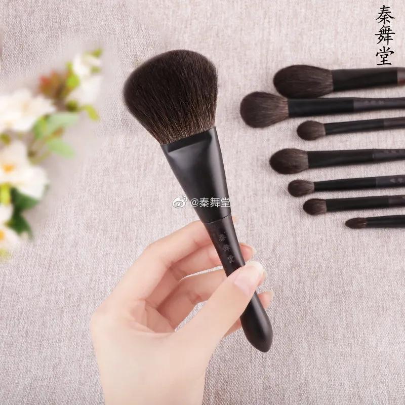 妆后没有想象中好看?想要提升化妆技巧,离不开这些工具