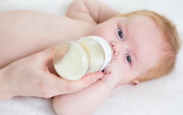 宝宝奶瓶不吸怎么戒奶,防止宝宝喝奶瓶的方法