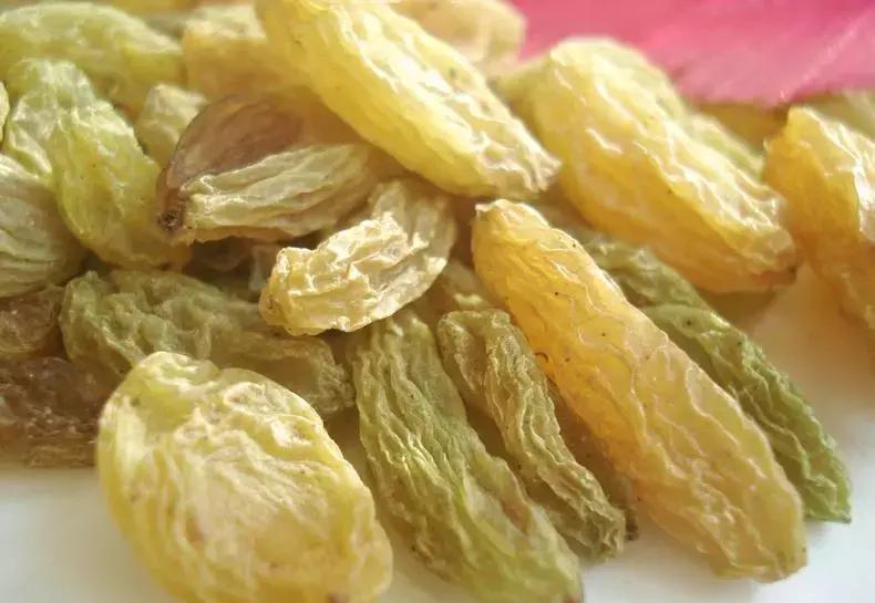 新疆特产疆妈五色葡萄干,新疆新鲜葡萄有几种