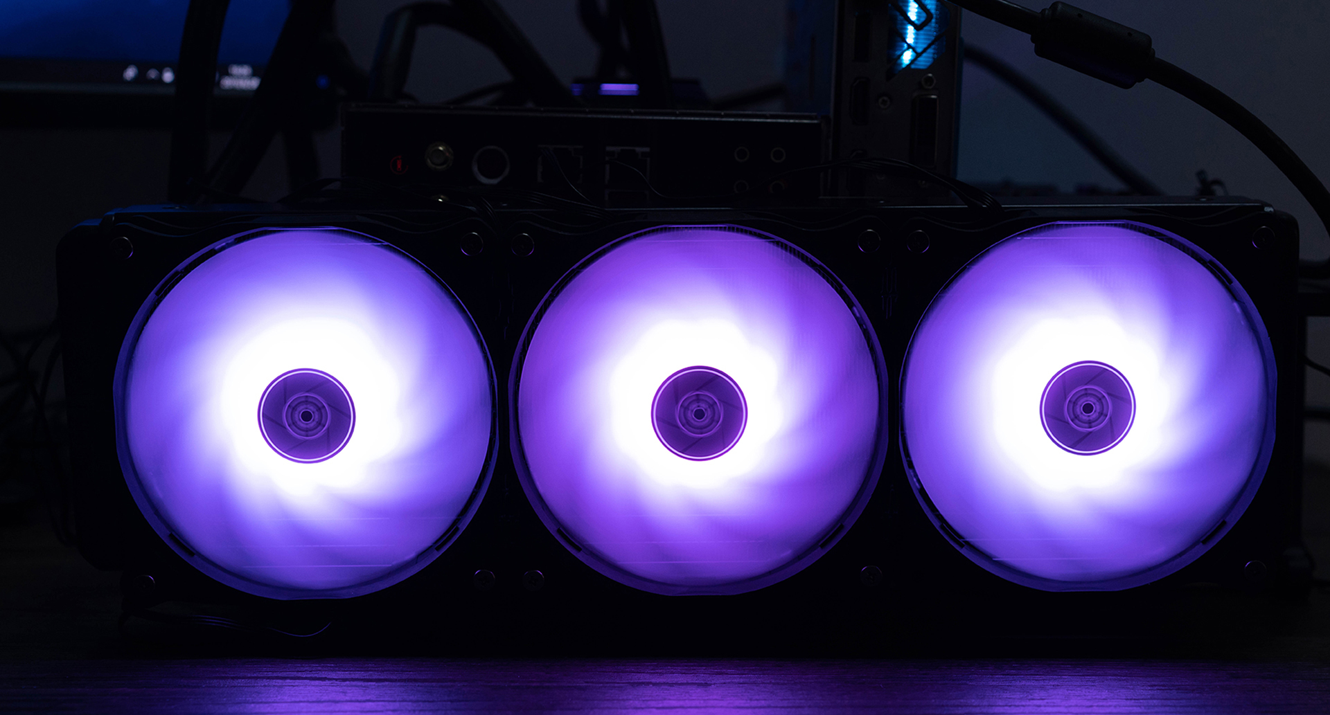 入手十二核旗舰就能爽了？你还缺一个强悍的360水冷