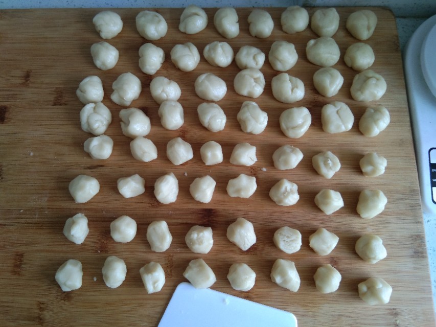 正宗绿豆饼做法及配方,绿豆饼这样做酥香可口清凉解暑