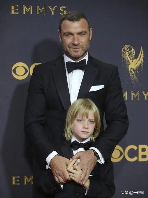 一个十几岁男孩的逆天颜值,中国12岁的逆天颜值