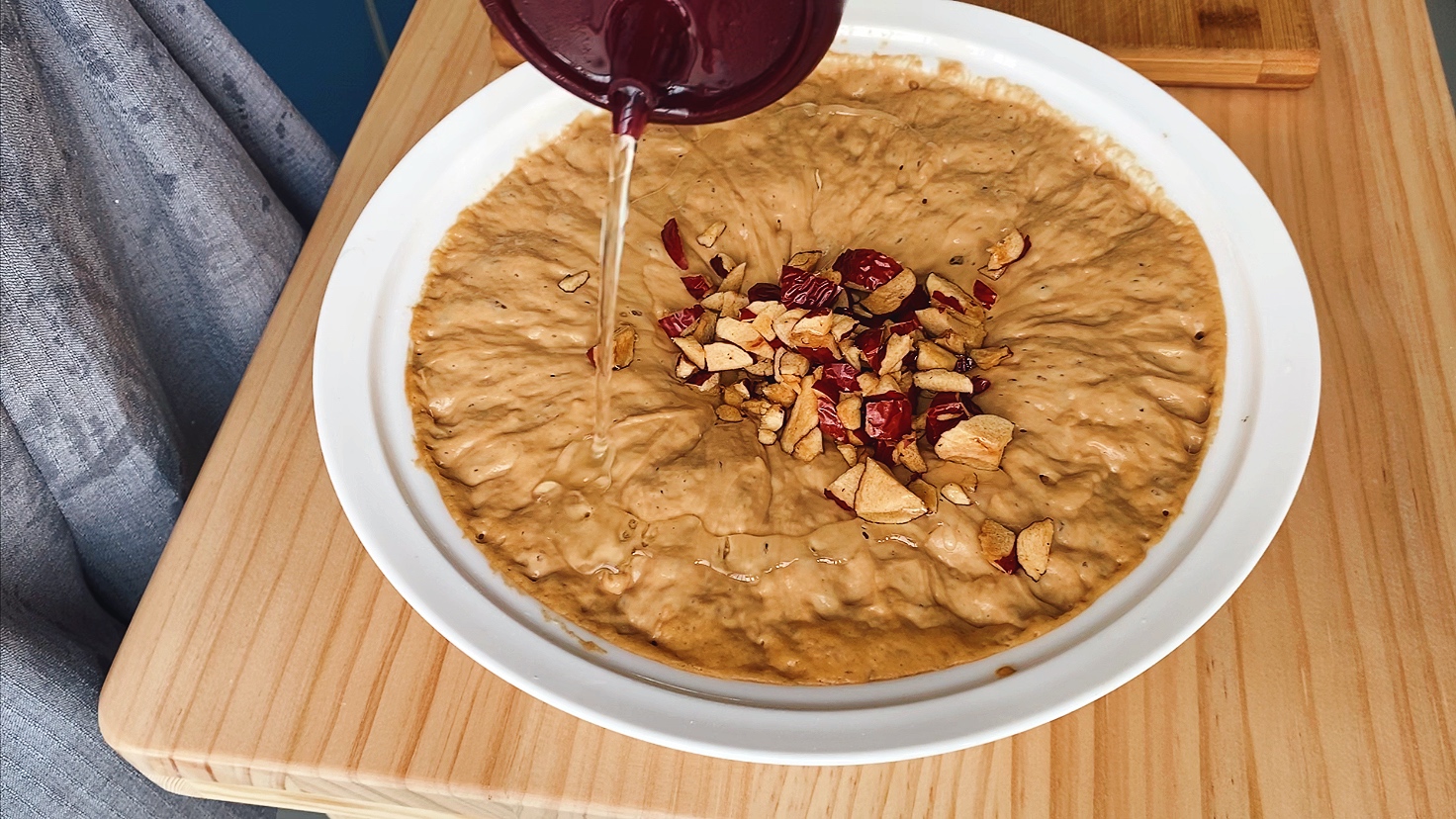 为什么蒸出来的发糕发苦,玉米面发糕发粘有酸味怎么回事