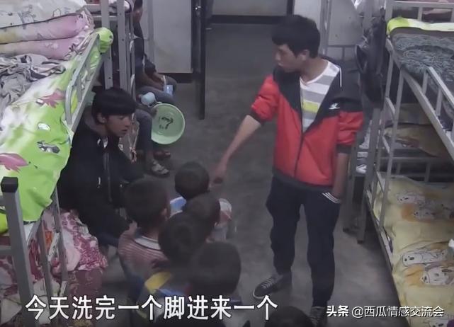 变形计中的叛逆男孩，曾经的问题少年，如今逆袭过得幸福