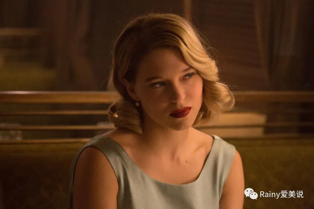 牙缝大、脸盘方,这位“法兰西玫瑰”是怎么美出了自己的特色?