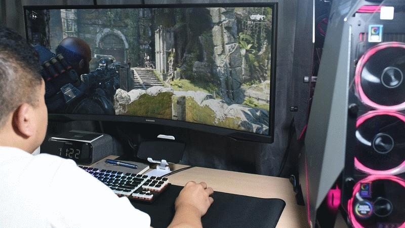 颜值高、还能打、抓着还舒服-雷蛇八岐大蛇V2游戏鼠标