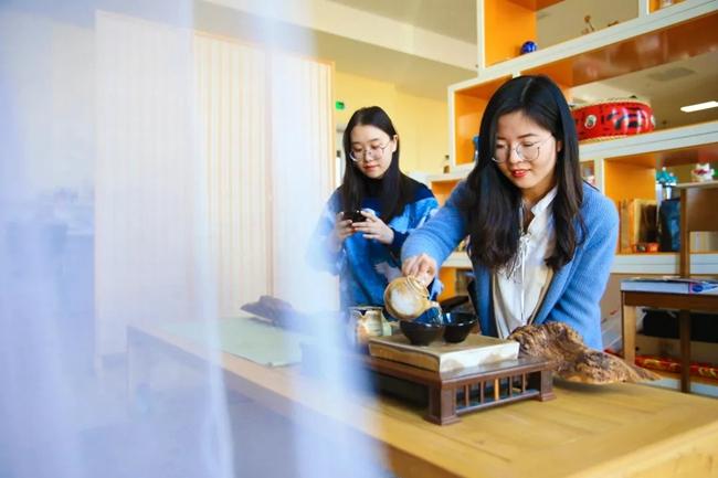 90后学霸创业6年融资近亿,90后女大学生创业卖曲奇