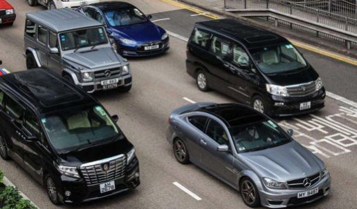 看看香港的私家车和地铁站你才知道什么叫快节奏生活