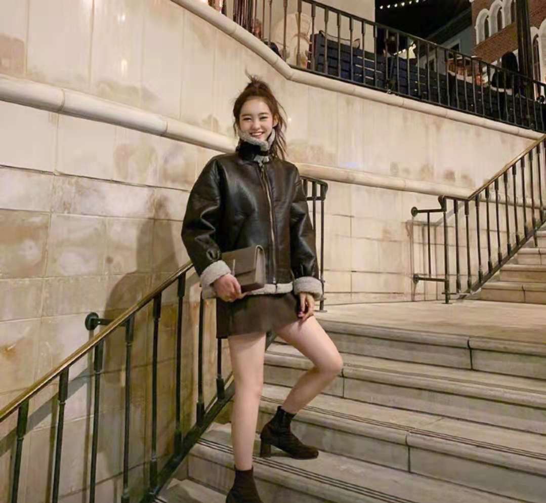 卫衣牛仔裤搭配女款韩系,韩国女生冬季牛仔裤穿搭