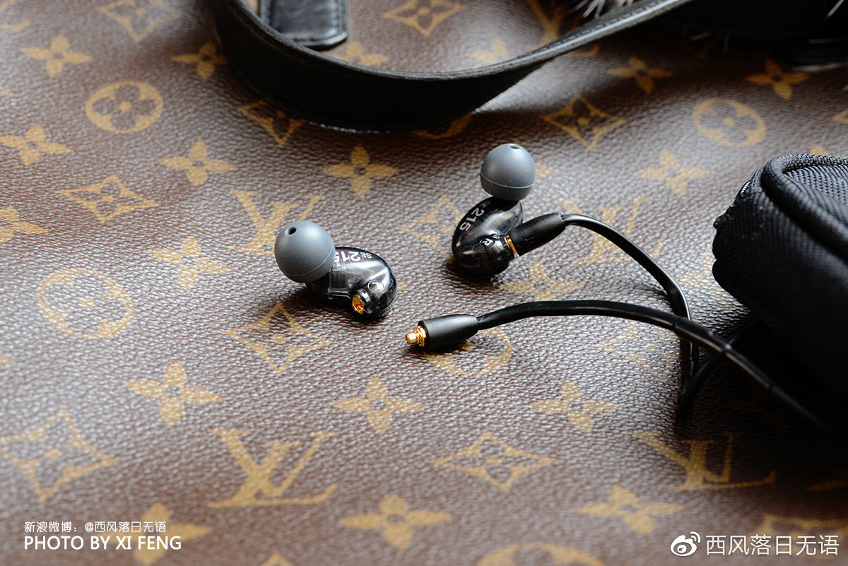 舒尔se215经典耳机,舒尔蓝牙耳机se215