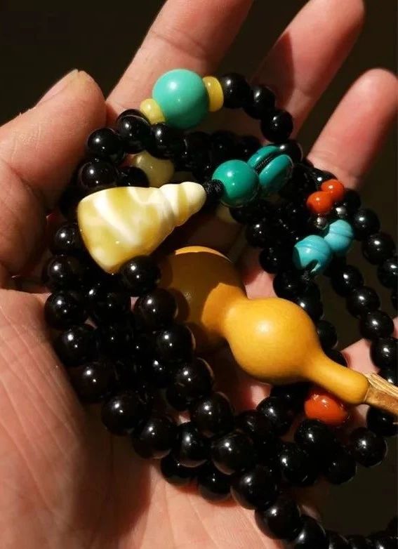 沉香手串包浆好还是不包浆好,怎样分辨包浆和不包浆的手串