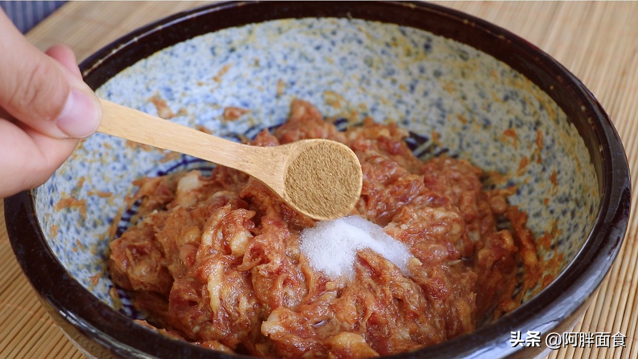 饺子馅怎么调才能鲜嫩多汁,饺子馅怎么调才能鲜嫩多汁呢