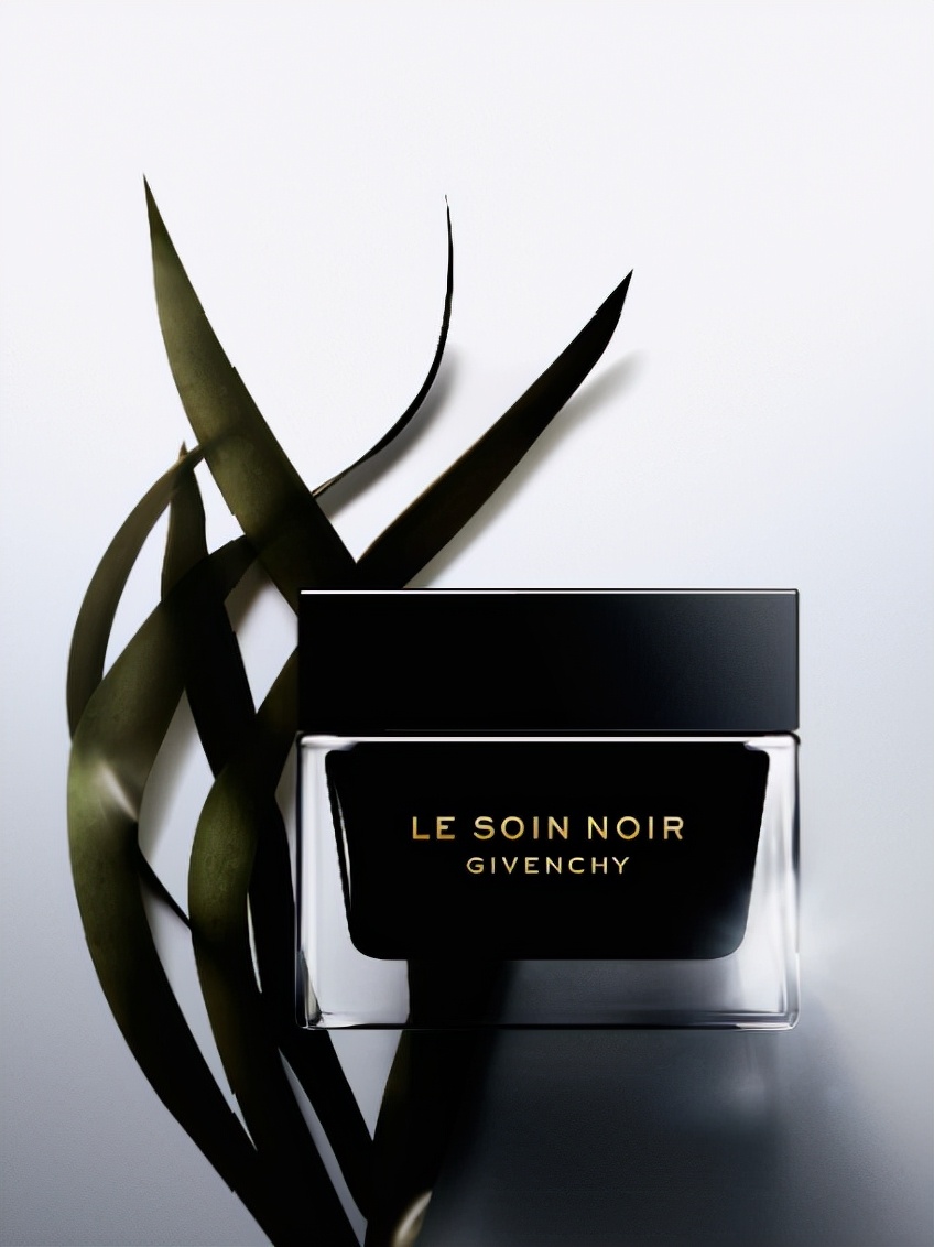 宠爱之名白无瑕美白精华,欧莱雅金致臻颜小金牌粉底液测评