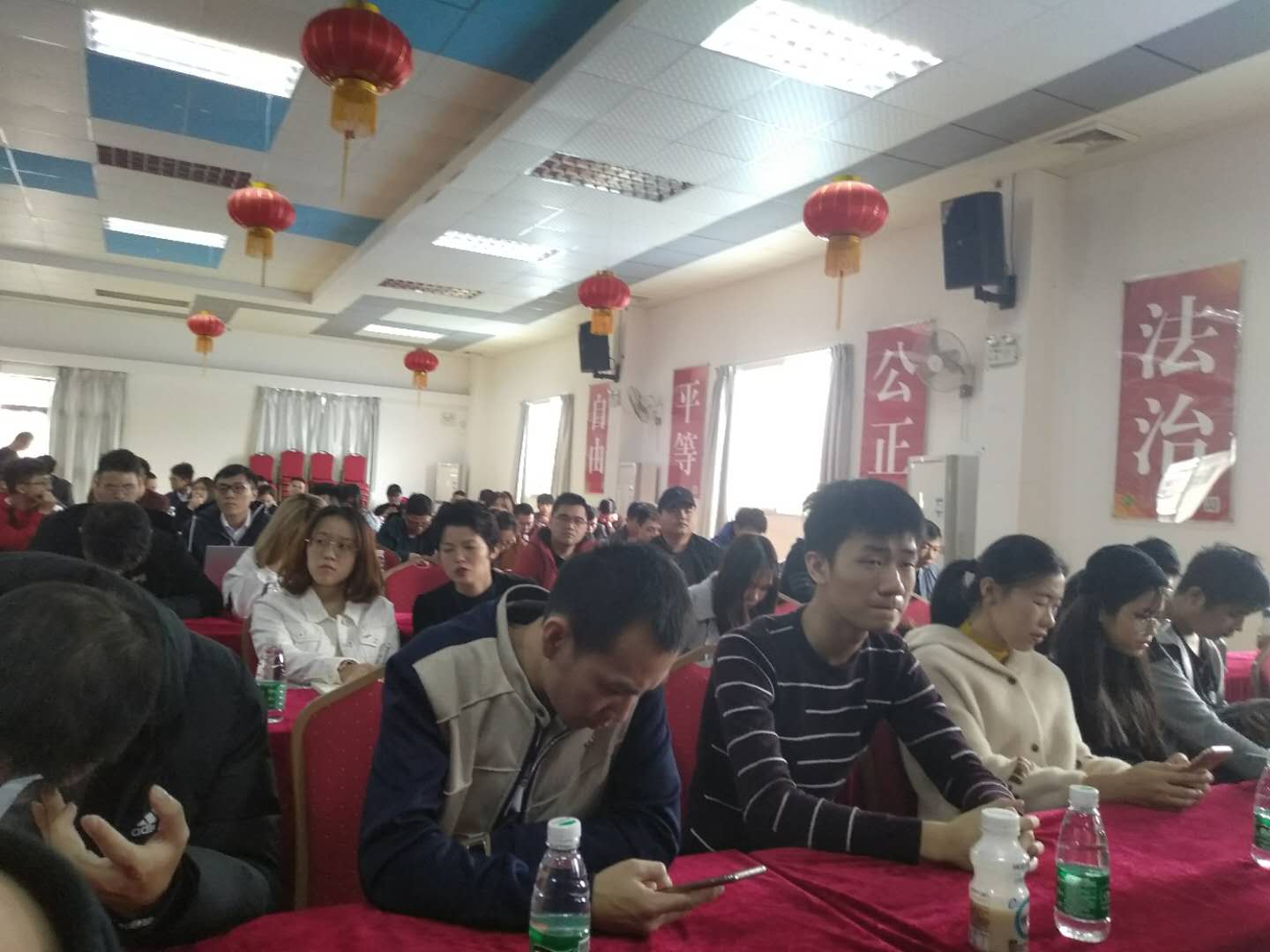 和田玉与天然翡翠,《一半海水一半火焰》