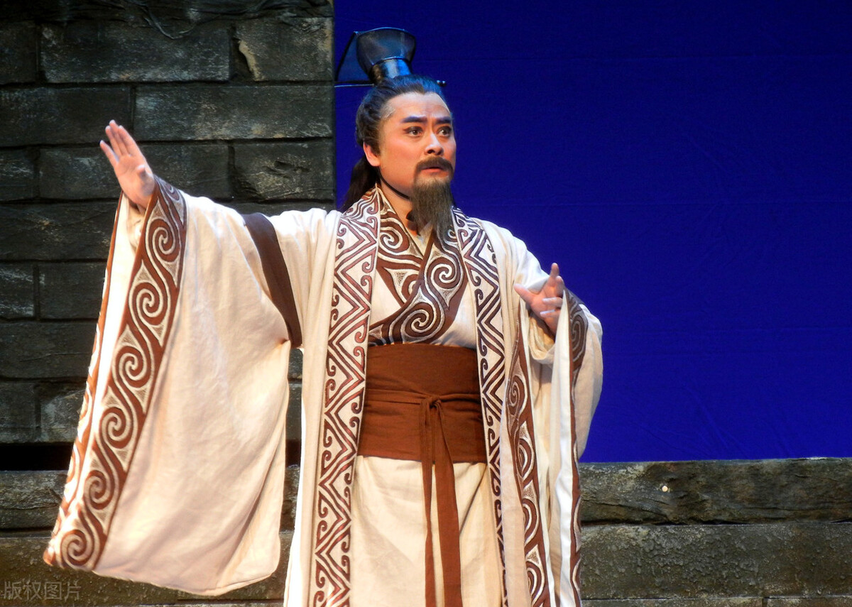 陶渊明辞官归隐故事,陶渊明辞官归隐历史典故50字