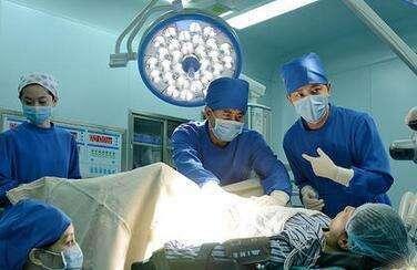 产妇生娃尴尬事,用力过猛解决“生理需求”,医生一脸淡定还夸好