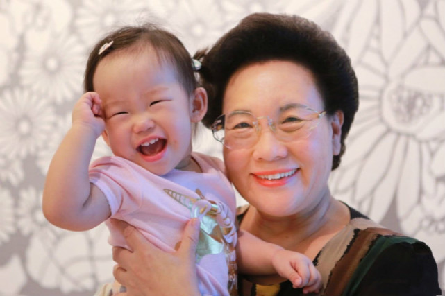 秦昊发飙怒斥*拍偷**者,4岁女儿正脸被曝光,颜值随奶奶眼睛小