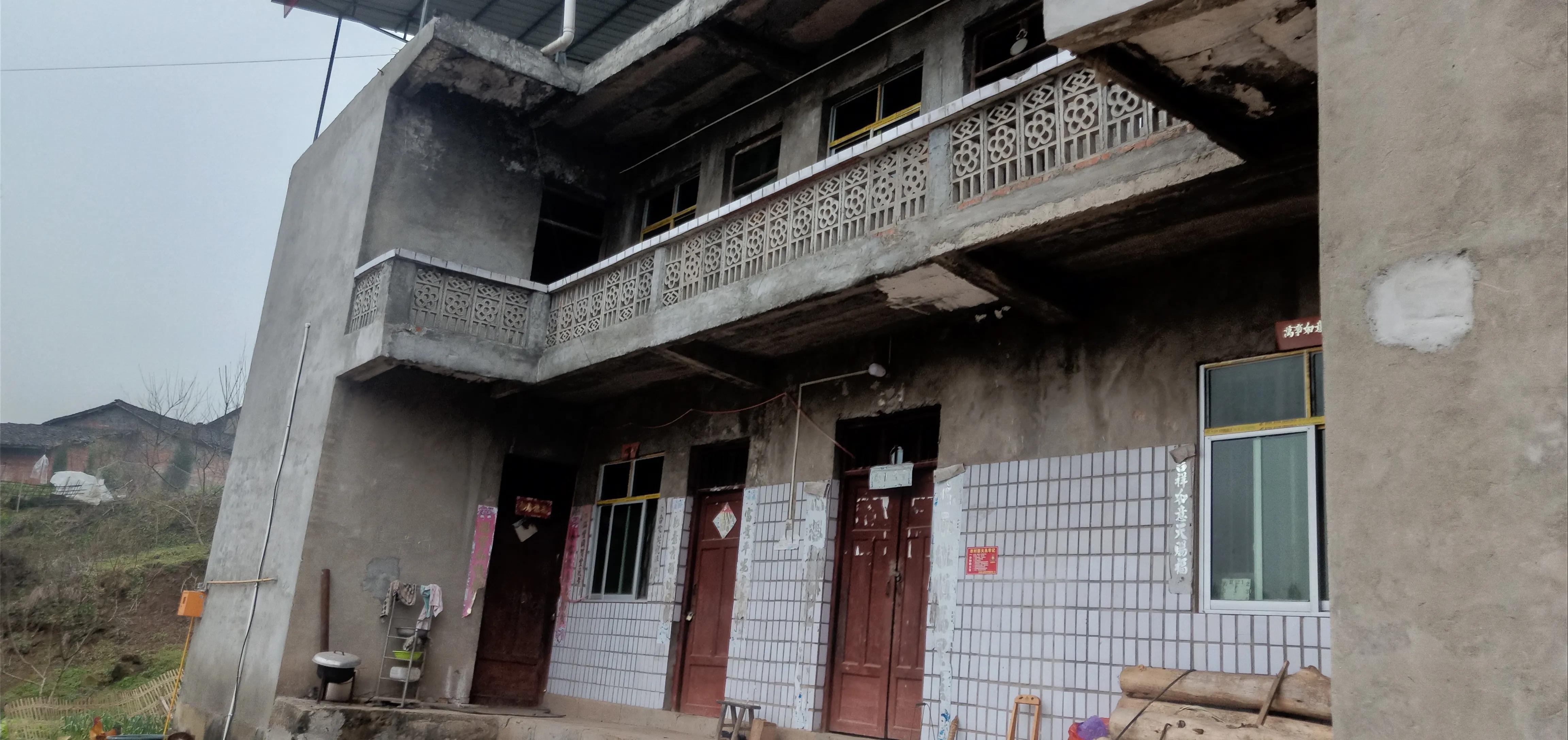 为了一只鸭子吵架,老丈人在桌上大骂女婿