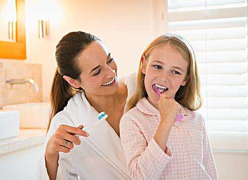 孩子天天刷牙还得龋齿,小孩天天刷牙怎么牙齿还是蛀了