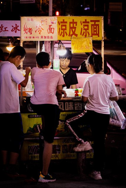 适合四季摆地摊卖利润高的小商品,摆地摊卖杂粮煎饼的利润怎么样