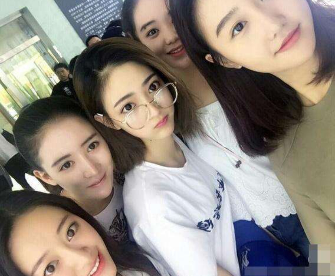 大学生毕业几年,考编报名费花掉上万元仍失业?网友:淘汰郎呀