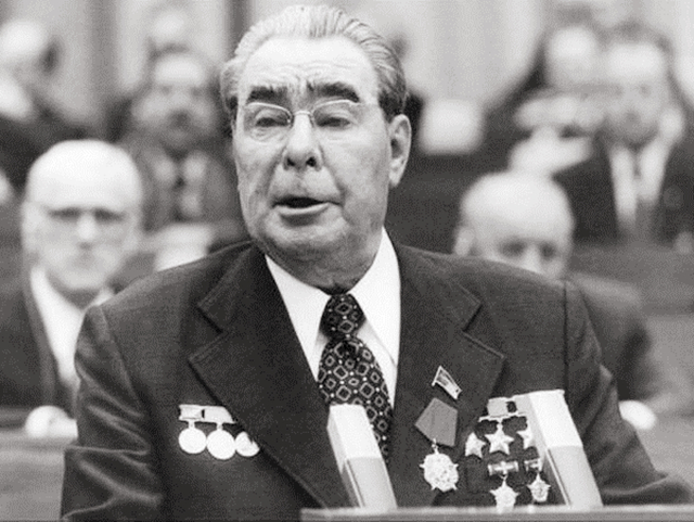 1982年,外长*其琛钱**说了几句话,引起了国际上的剧烈反响