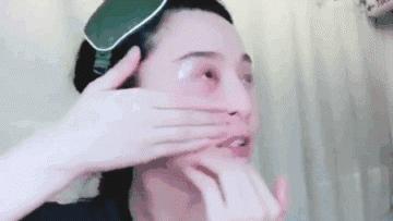 按摩脸部可以消除法令纹?郑爽、范冰冰亲自示范,我劝你别按了