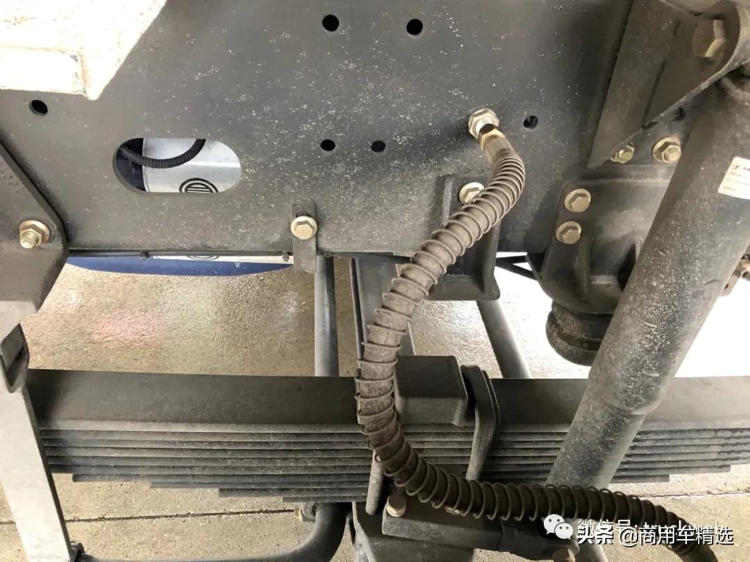 300马力的三轴货车配多大速比,300马力自卸车四桥