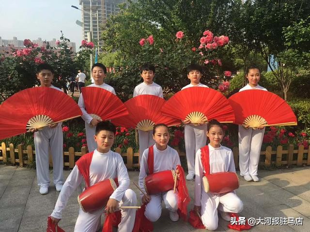 彩扇翻飞图片,彩扇翩飞