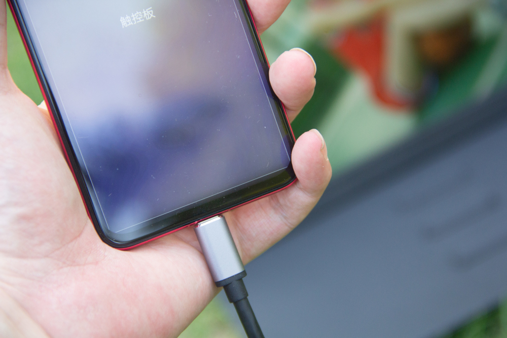 能给手机做成电脑的显示器,给手机配个显示器