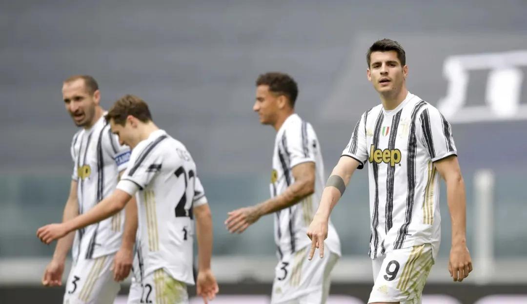 皮尔洛回应c罗批评,尤文教练皮尔洛讨论c罗