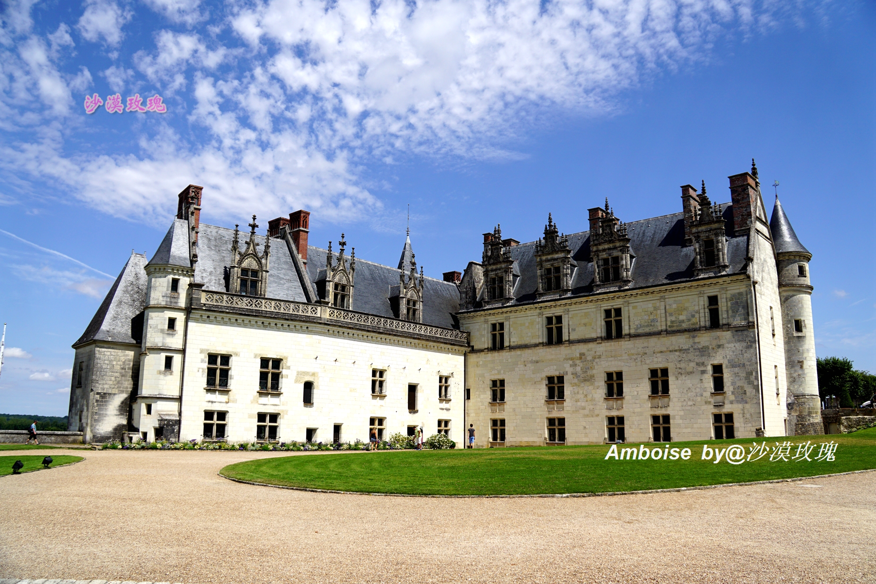 它是法国文艺复兴城堡的代表，一代巨匠达芬奇长眠于此