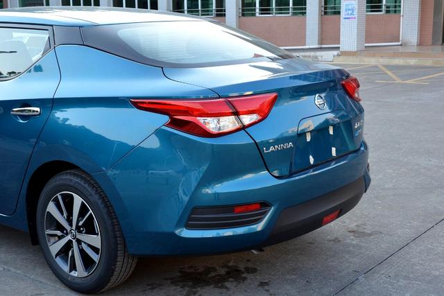 2017款蓝鸟最全解析,悬浮式车顶前卫