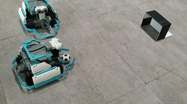 踢足球的机器人有多厉害,足球射球机器人