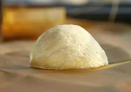 燕窝的颜色发白还是发黄,燕窝放了一个月