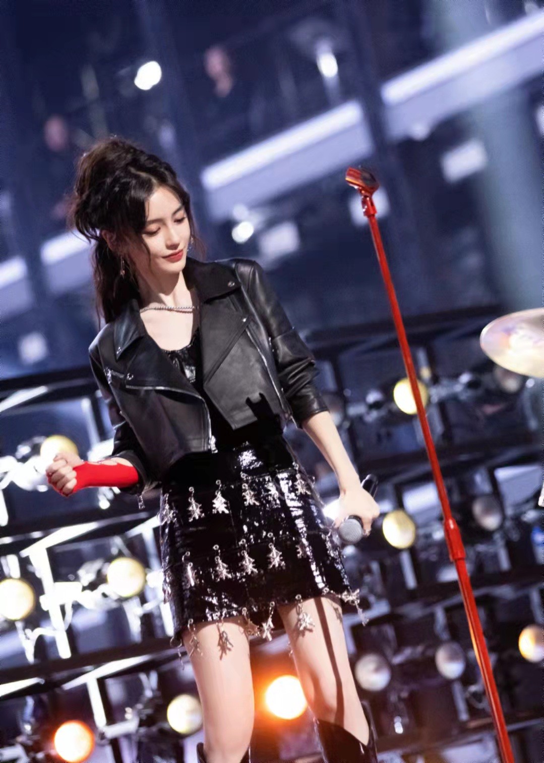 baby最新造型三套,baby早期吊带穿搭