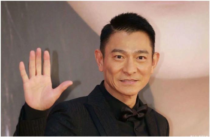 刘德华出道40周年抖音直播回放,刘德华开直播能横扫现在的网红