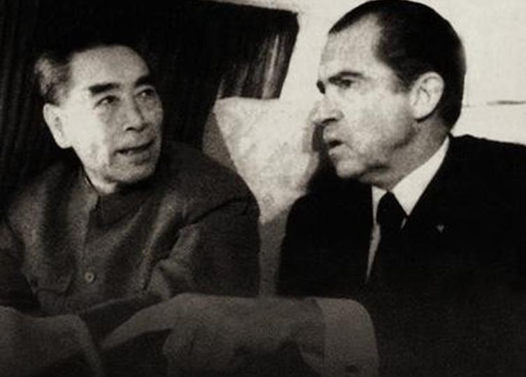 尼克松访华，假装说喜欢烟盒上熊猫图案，周恩来拍板：送两只真的