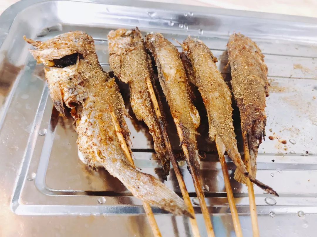 小伙卖烧烤赚回2套房，小生意背后也有大智慧！