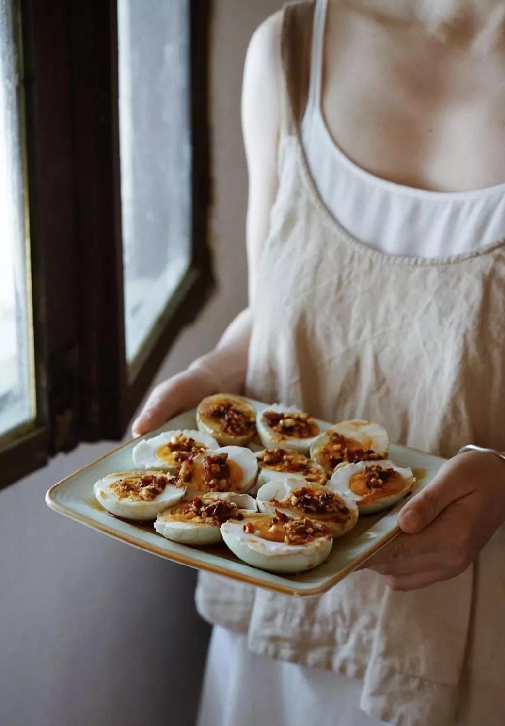 农村80后小两口,80后夫妻住进深山