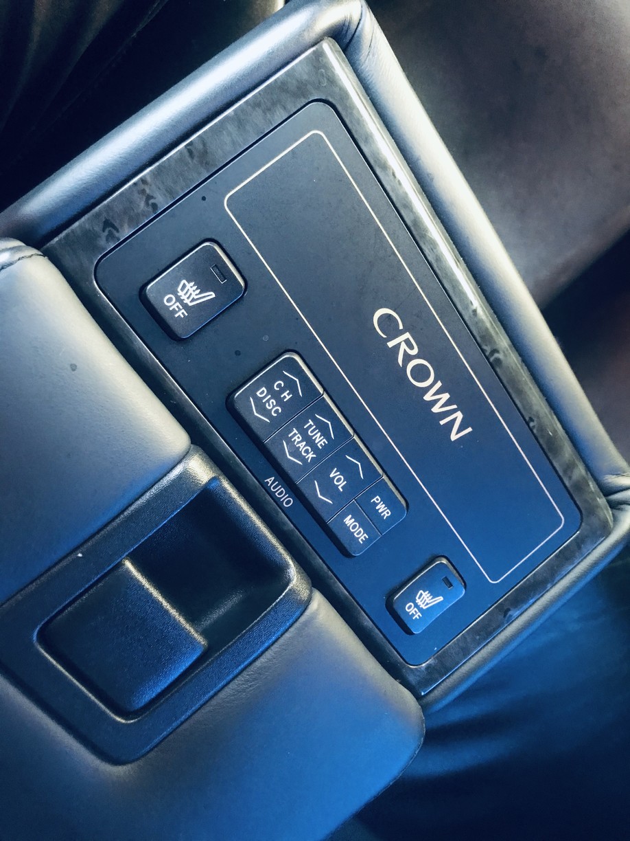 皇冠陆放两驱和四驱哪个动力好,皇冠陆放四驱和两驱动力有差别吗