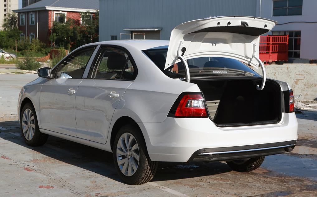 这合资底盘扎实，德系品质、桑塔纳*亲近**，油耗4毛，已跌至5.64万