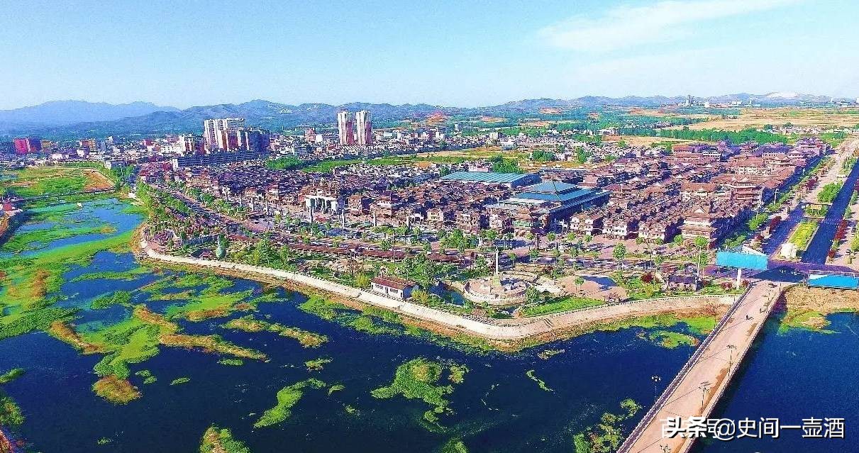 河南一县，古称涅阳，菩提寺是中原名寺，玉雕地毯金鱼玉兰花有名