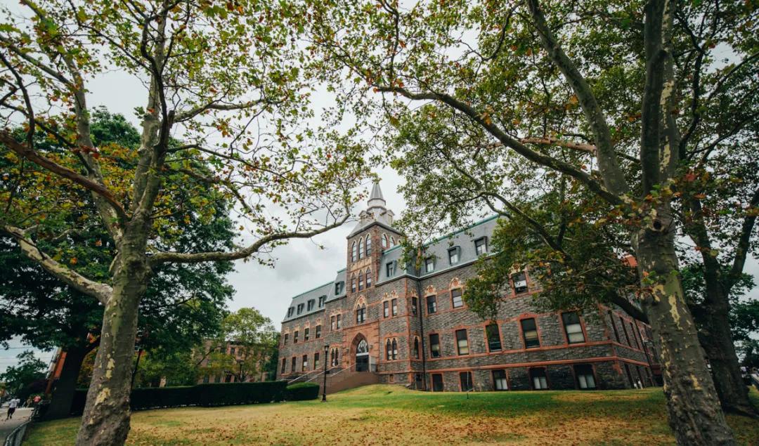 这几所大学上榜全美地理位置最好的大学!就业率高、安全保障…