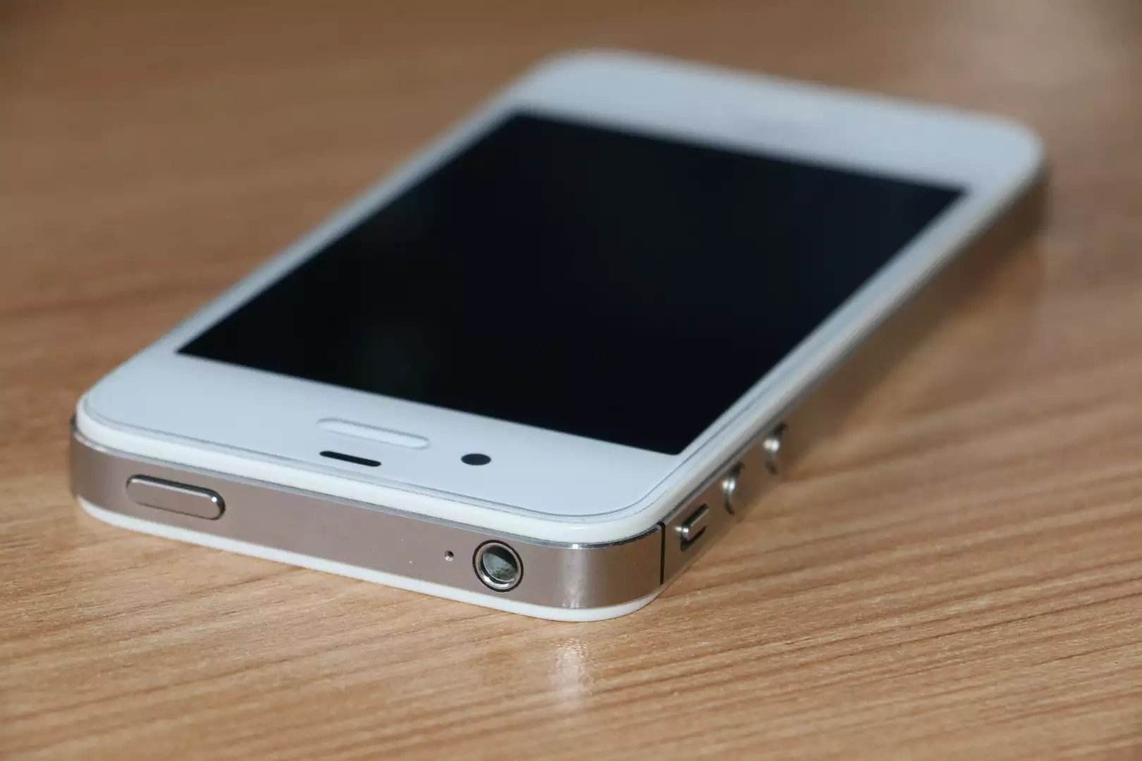 2020年还在用iphone4s是什么感觉,买了苹果iphone8