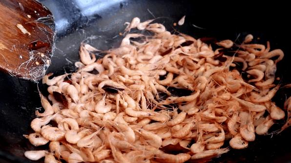 怎样做小白虾炒韭菜,小白虾炒韭菜做法