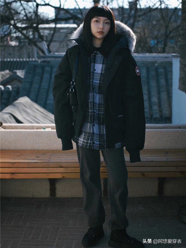 韩国女生穿羽绒服,今年韩国版最潮流的时髦羽绒服